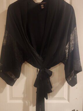 VICTORIA'S SECRET BLACK LACE KIMONO TOP